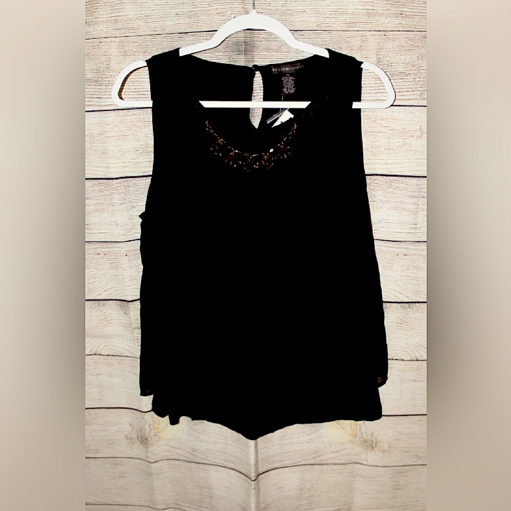 NWT- Black sleeveless shirt- size x1